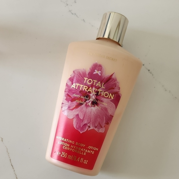 Victoria's Secret Total Attraction Body Lotion Discontinued - Picture 1 of 3